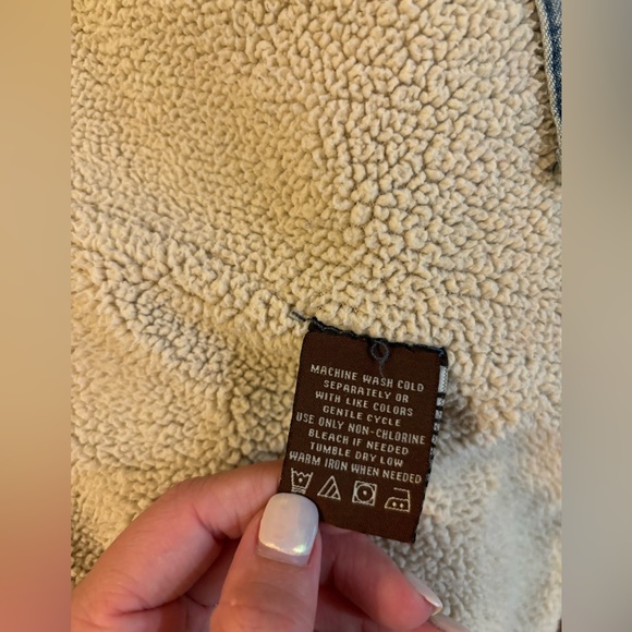 Levi Strauss & Co Sherpa Lined Light Wash Jean Jacket Size M Unisex - Picture 6 of 7